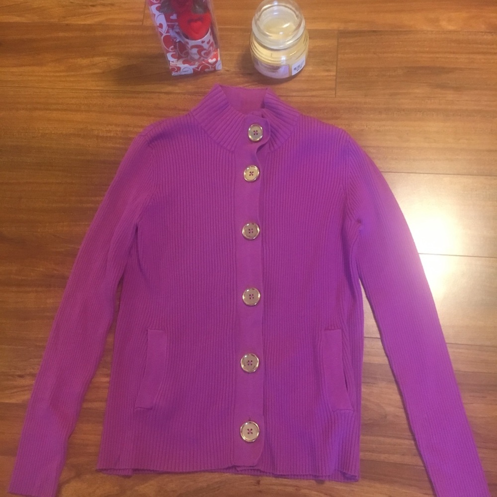 Dark pink sweater. 80% cotton 20 % Nylon .
